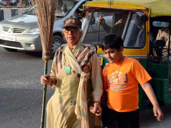 तस्‍वीरों में सफाई अभियान व खास बातें