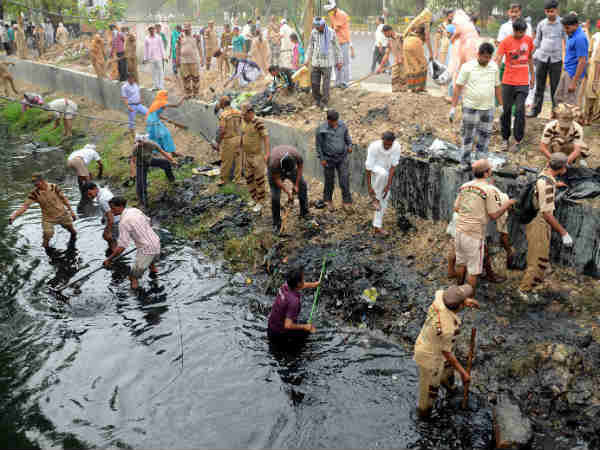 तस्‍वीरों में सफाई अभियान व खास बातें