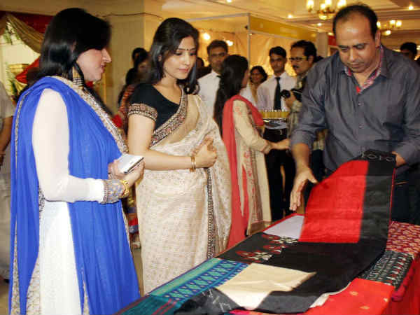 कार्यक्रम का उद्धाटन करतीं कार्यक्रम का उद्धाटन करतीं