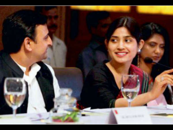 पार्टी मीटिंग में डिंपल पार्टी मीटिंग में डिंपल