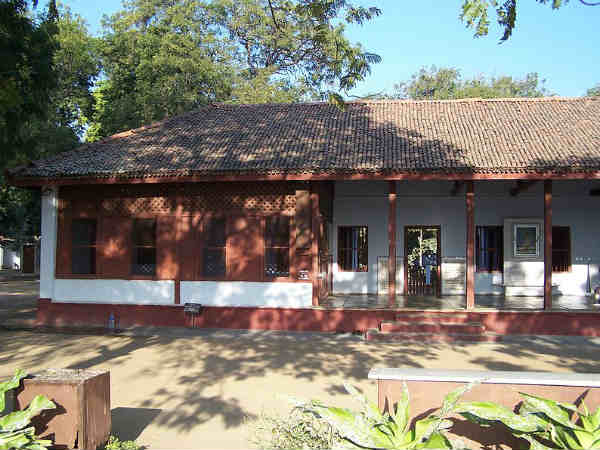 साबरमती आश्रम में प्रथम मंत्रिमंडल की शपथ