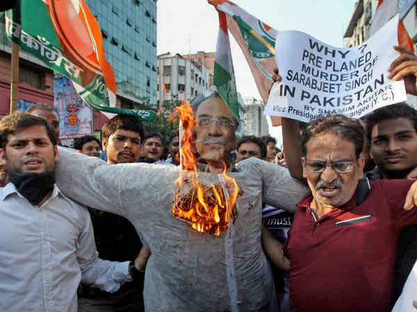 सड़कों पर जमकर प्रदर्शन 