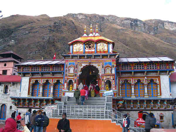 बद्रीनाथ के कपाट खुलते हैं 