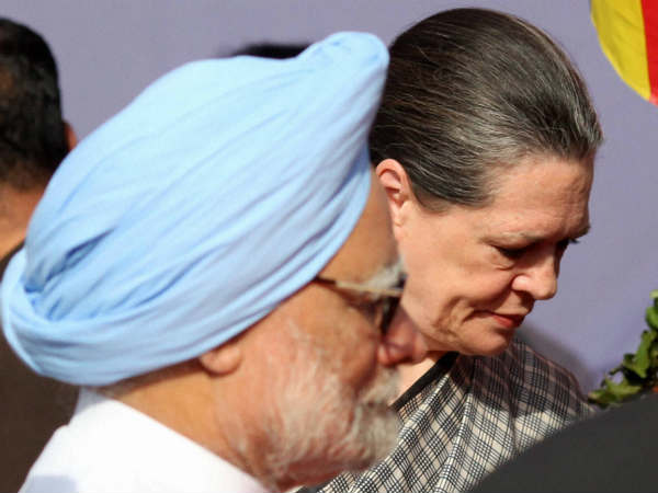 सोनिया के इशारे पर चलते हैं मनमोहन सिंह