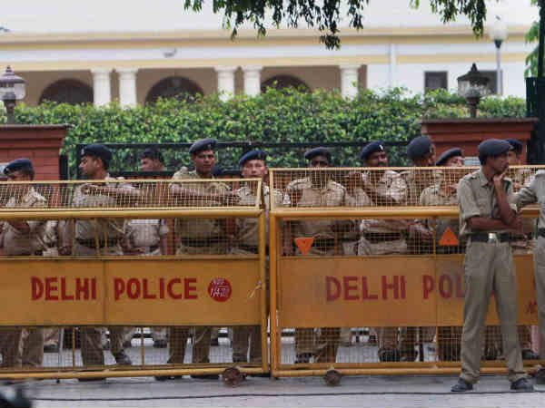 क्‍या पुलिस उसे पकड़ पायेगी?