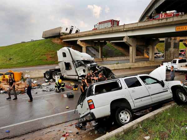 स्कूली इमारत क्षतिग्रस्त स्कूली इमारत क्षतिग्रस्त