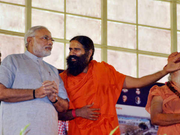 नरेंद्र मोदी के साथ बाबा रामदेव नरेंद्र मोदी के साथ बाबा रामदेव