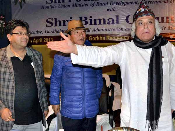 भारत में मंदिरों से ज्यादा टॉयलेट अहम भारत में मंदिरों से ज्यादा टॉयलेट अहम