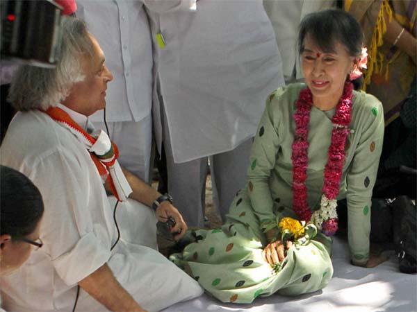 देश का सबसे बड़ा खुला शौचालय है भारतीय रेलवे देश का सबसे बड़ा खुला शौचालय है भारतीय रेलवे