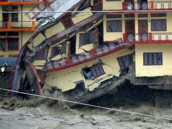 उत्तरकाशी में भारी बारिश लोगों की लीला लील रही है।