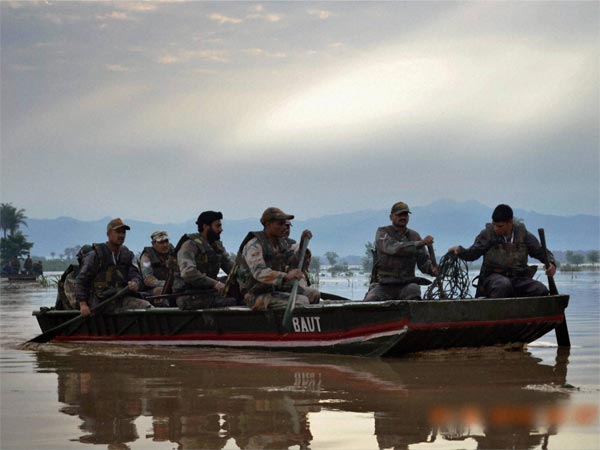 सेना ने दिखाई हिम्मत