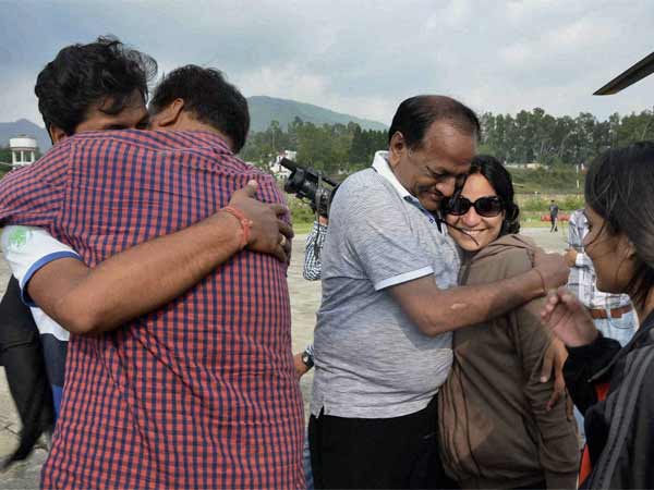 मौत के मुंह से जिंदा निकलने के बाद की खुशी