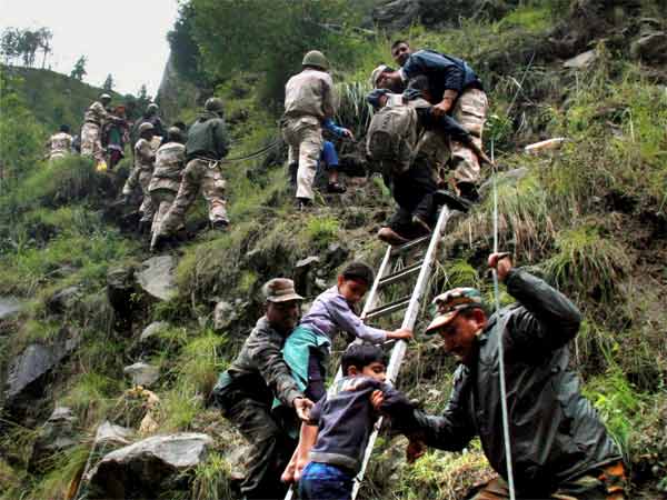 सेना ने दिखाई हिम्मत