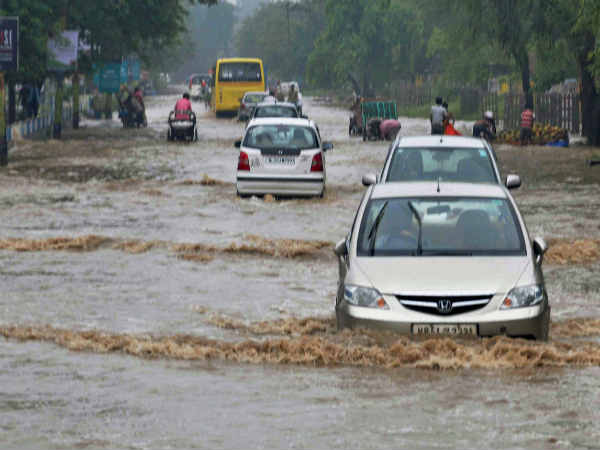 फरीदाबाद में बाढ़ जैसी स्थिति 