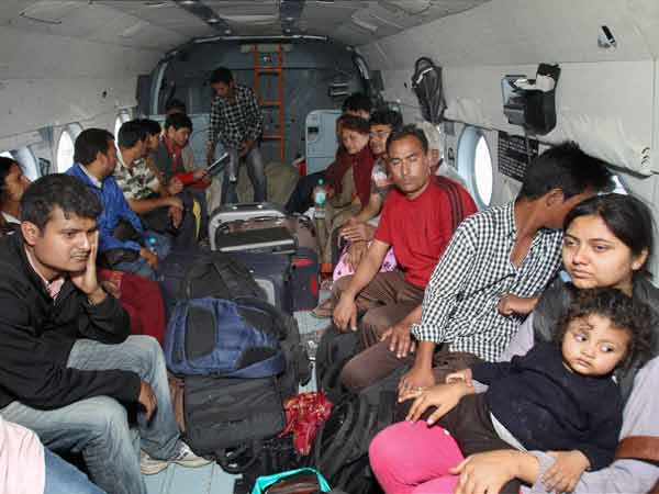  हेलीकॉप्टरों की उड़ान