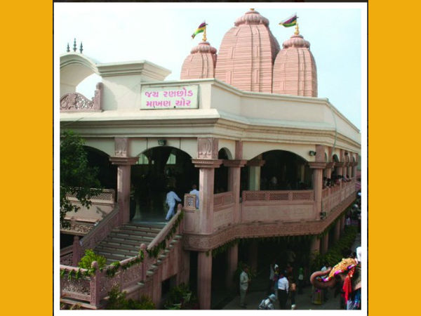 साढ़े चार सौ वर्ष पुराना मंदिर