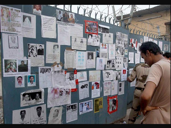 कुछ लोग अब भी लापता