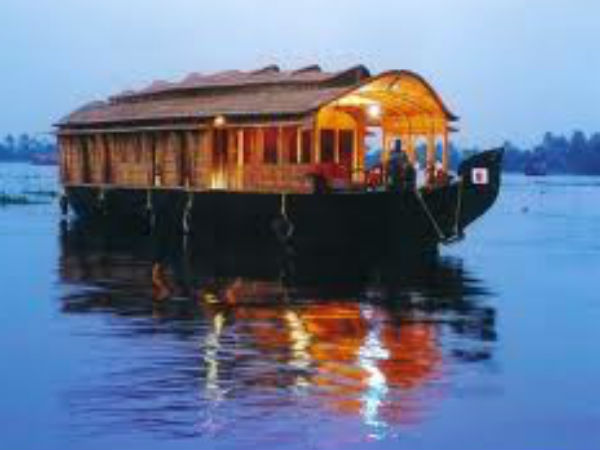 पैसे की चाहत के कारण लड़कियां बनती हैं सेक्स वर्कर पैसे की चाहत के कारण लड़कियां बनती हैं सेक्स वर्कर