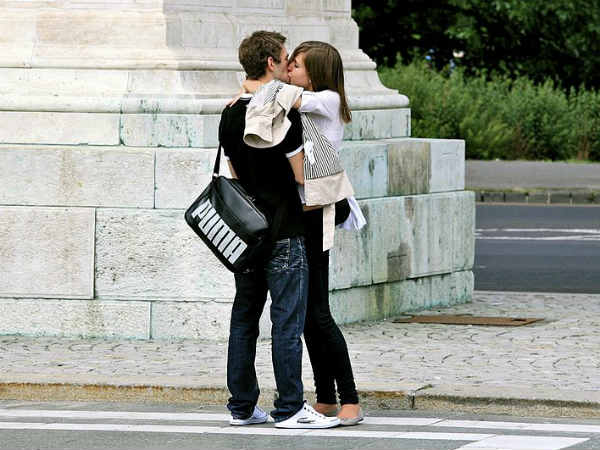 गर्लफ्रेंड की खातिर फार्मासिस्ट बन गया माफिया गर्लफ्रेंड की खातिर फार्मासिस्ट बन गया माफिया