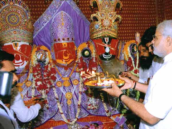  मूर्तियों के बारे में अनेक मान्यताएं