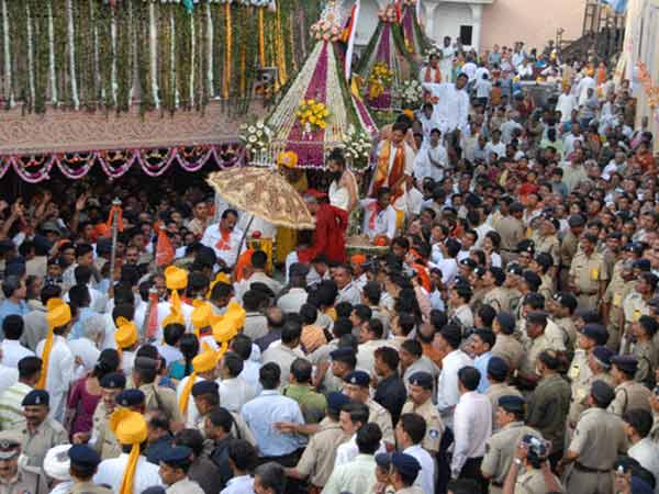 यात्रा आषाढ़ महीने मे