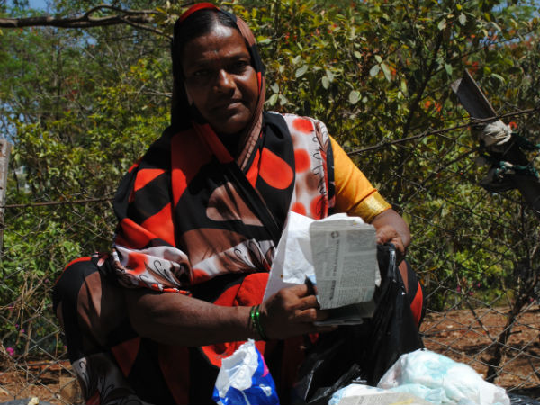 सेनेटरी पैड्स व डायपर्स को लेकर शिकायत