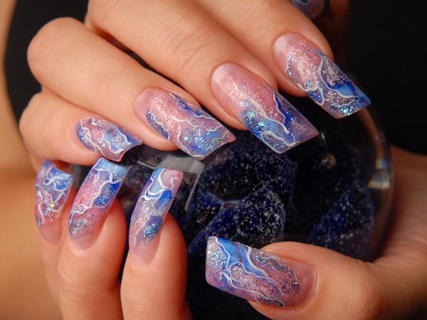 लंबे नाखून