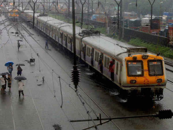 मुंबई में भारी बारिश जारी
