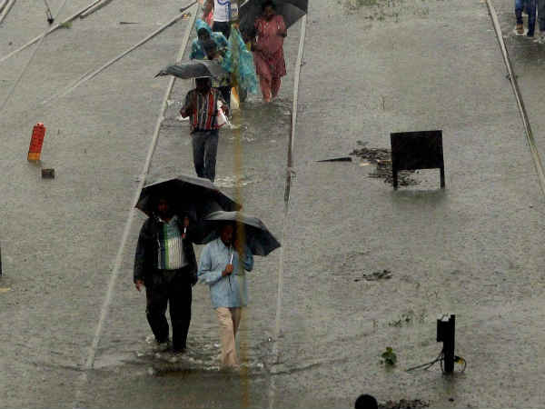 मुंबई में भारी बारिश जारी