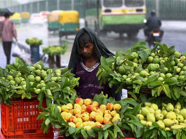 उत्तर प्रदेश: बादल छाए हुए हैं उत्तर प्रदेश: बादल छाए हुए हैं