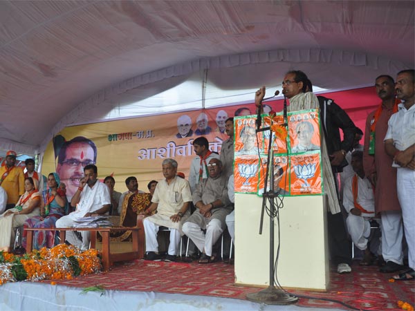 अस्‍पतालों में मुफ्त इलाज