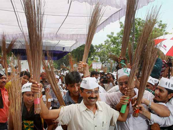 झाड़ू की सेल अचानक बढ़ गई