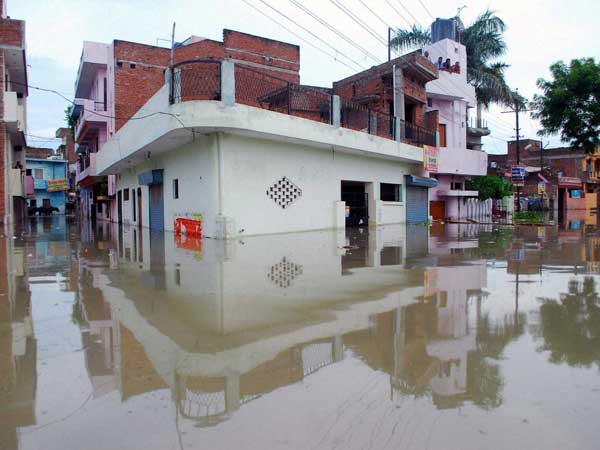 गंगा नदी का जलस्‍तर बढ़ा