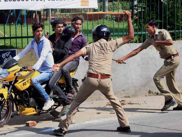  दंगा भड़क गया