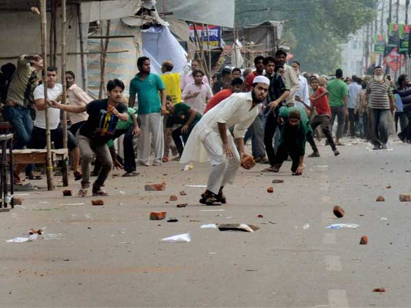 रमजान के 21वें दिन पथराव