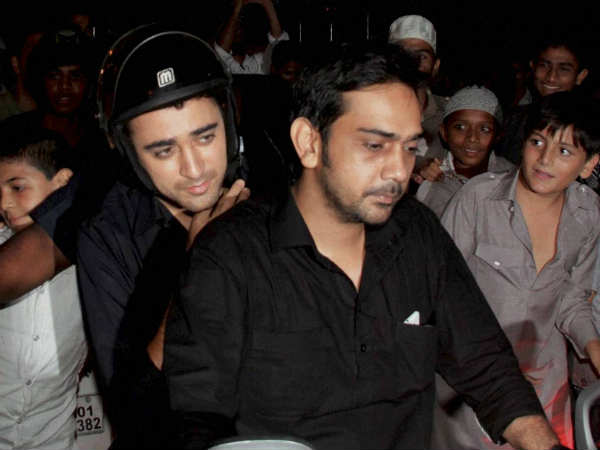 बाइक पर घूमते इमरान 