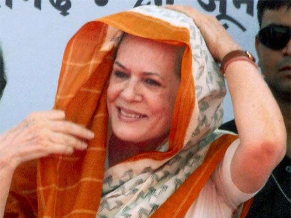 लोकसभा के एटेंडेंस में फेल हुई सोनिया