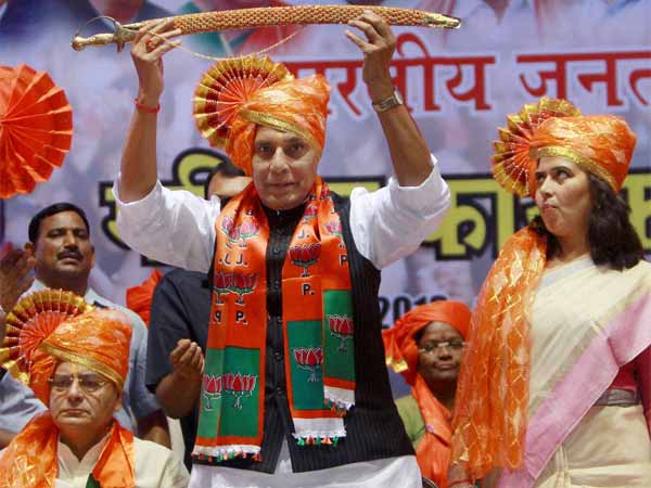 सोनिया से जीते राजनाथ