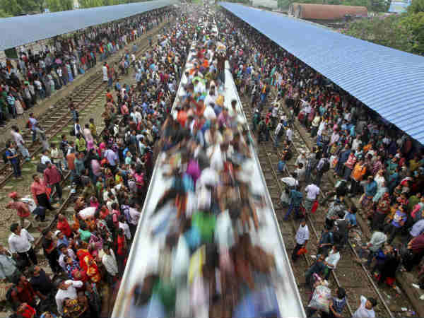 ईद पर घर जाने की होड़ 