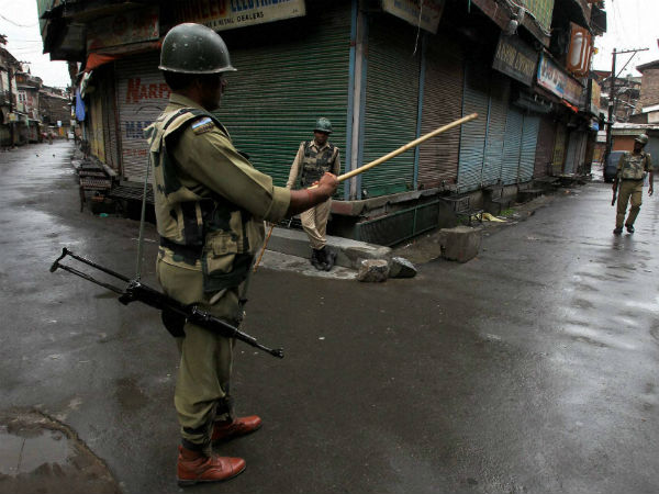 धार्मिक स्थानों पर सुरक्षा बलों की तैनाती धार्मिक स्थानों पर सुरक्षा बलों की तैनाती