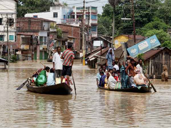 बांधों से छोड़ा गया पानी बना मुसीबत