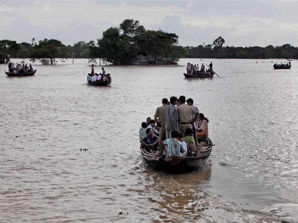 हल्‍के बदाल छाये हुए हैं