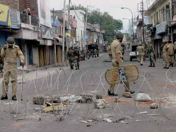 कई प्रकार की अफवाहें गर्म 