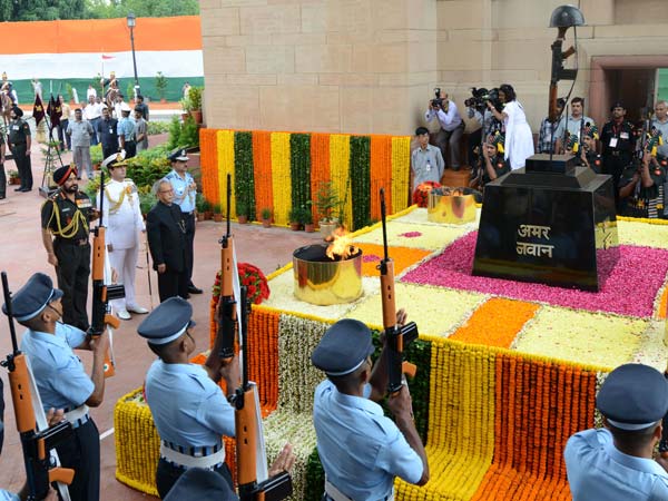  मां तुझे सलाम 