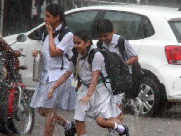 नोएडा में भी भारी बारिश