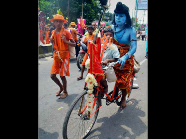 भगवान शिव साइकिल पर