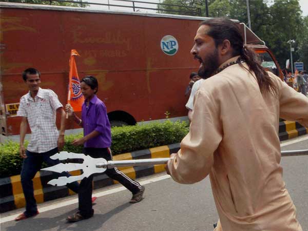 धर्म रक्षा या शस्त्र प्रदर्शन
