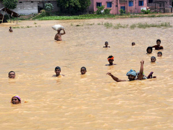 बाढ़ धर्म देखकर नहीं मचाती तबाही