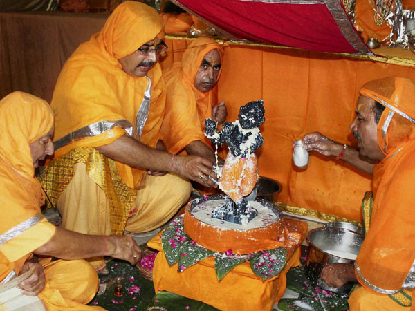 धूम-धाम से मनायी गयी कृष्ण-जन्माष्टमी 