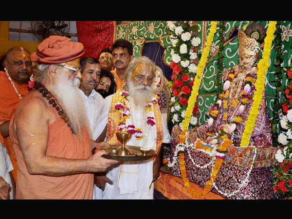 धूम-धाम से मनायी गयी कृष्ण-जन्माष्टमी 